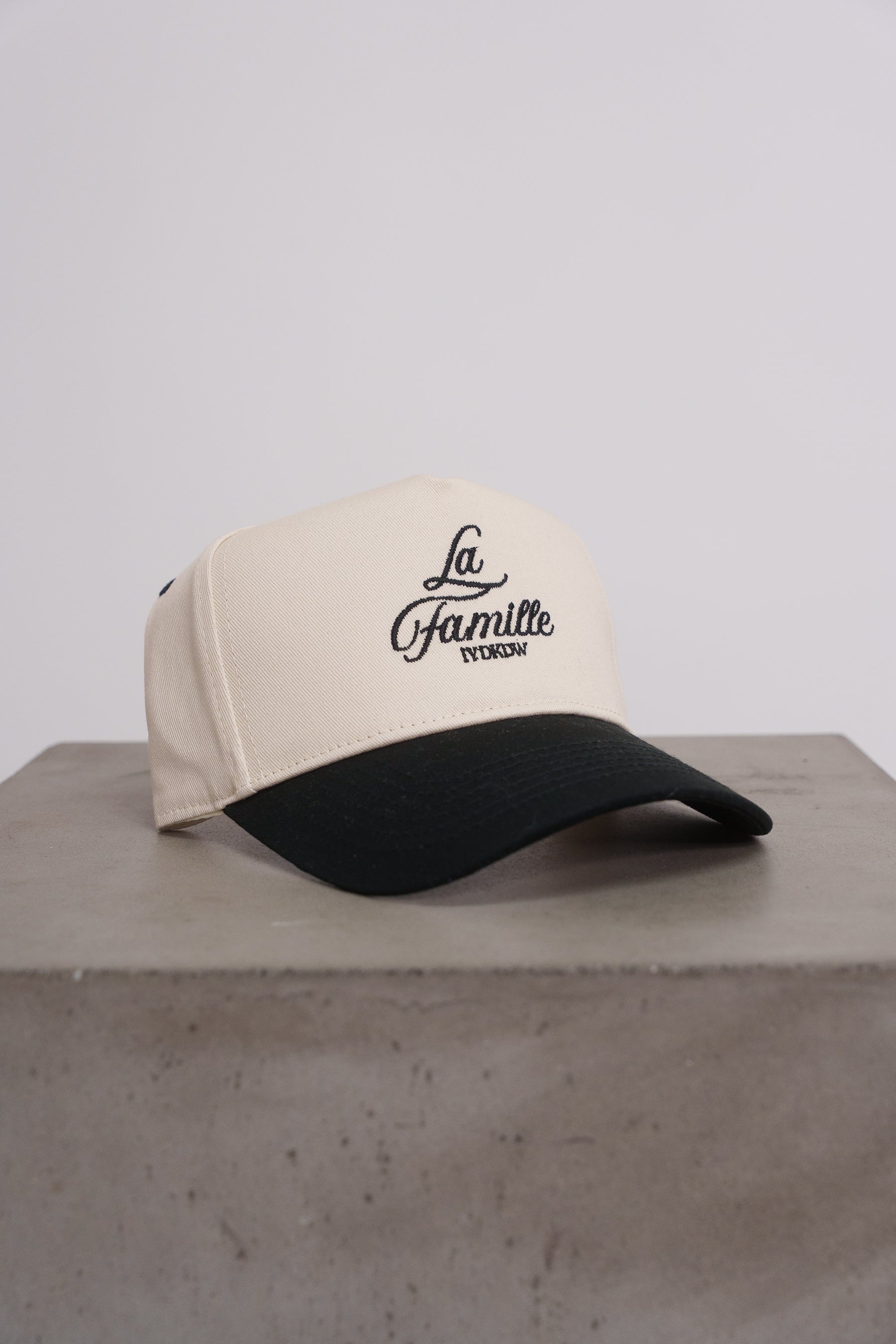 La Famille — Black