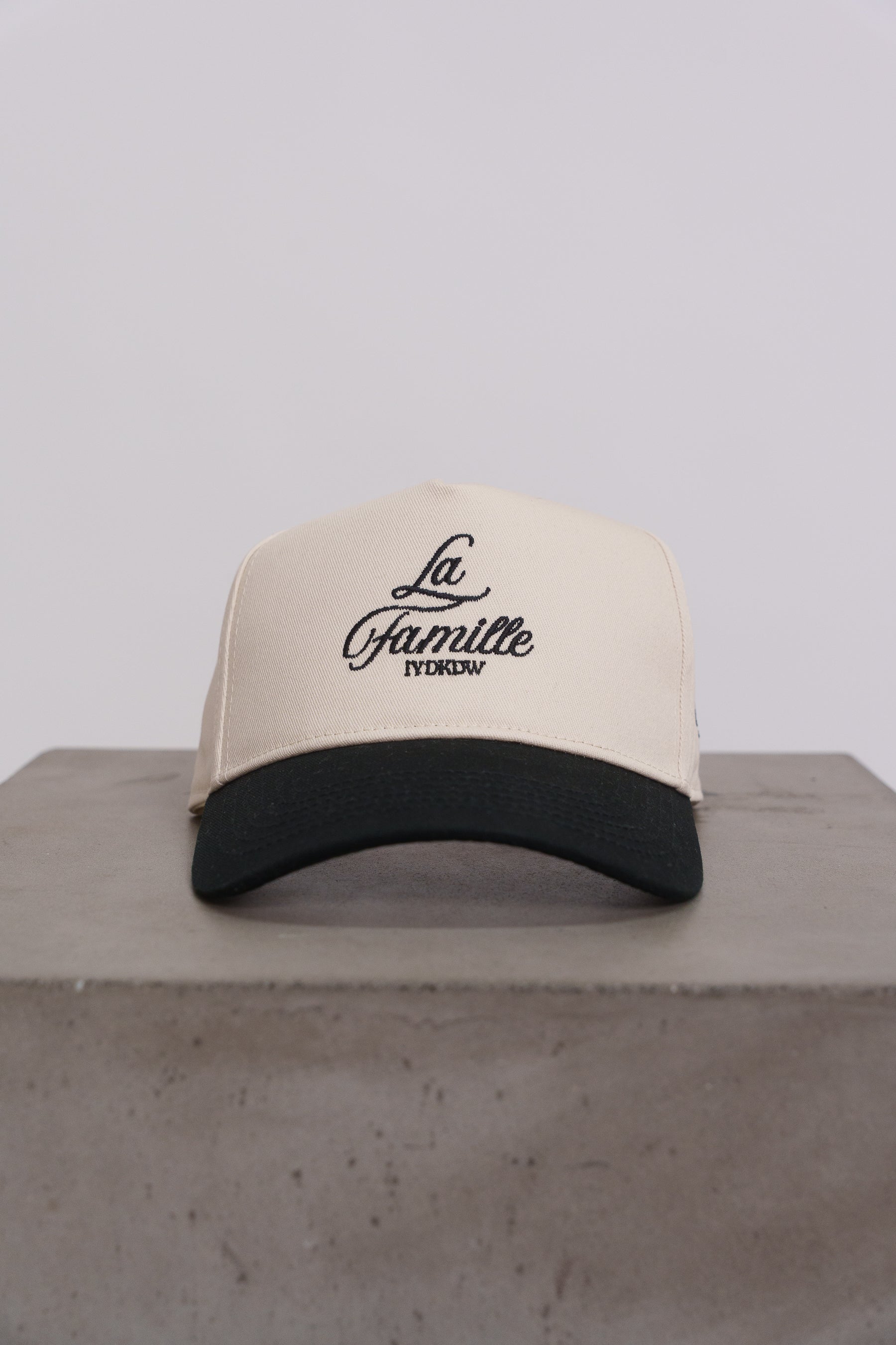 La Famille — Black